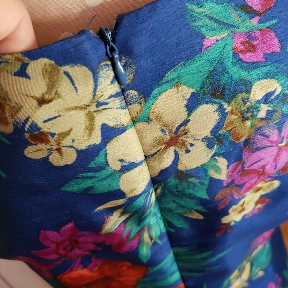 NWT "DN Design" lovely satin dress - Picture 4 of 6